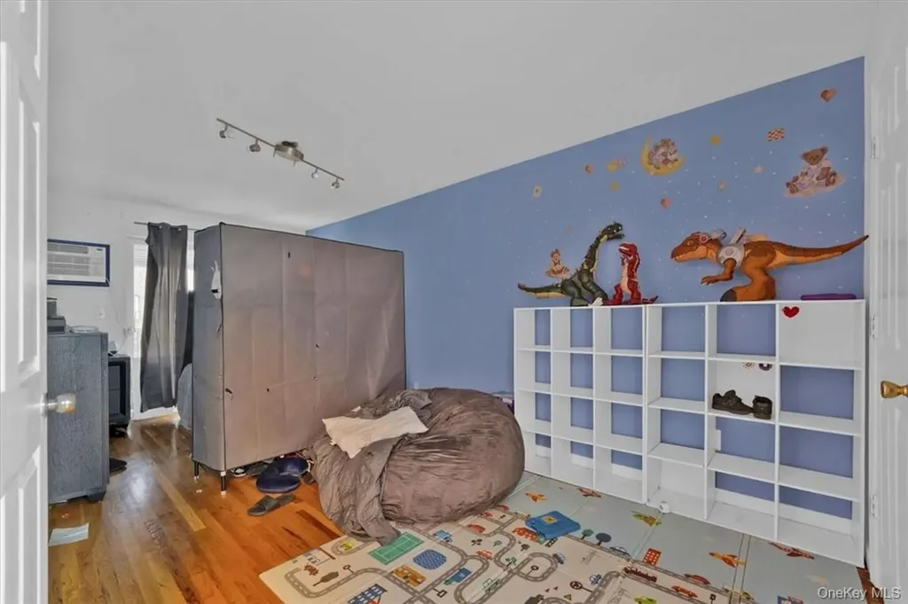 931 E 216th Street Bronx NY 10469