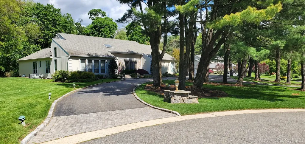 7 Albertson Lane Old Westbury NY 11568