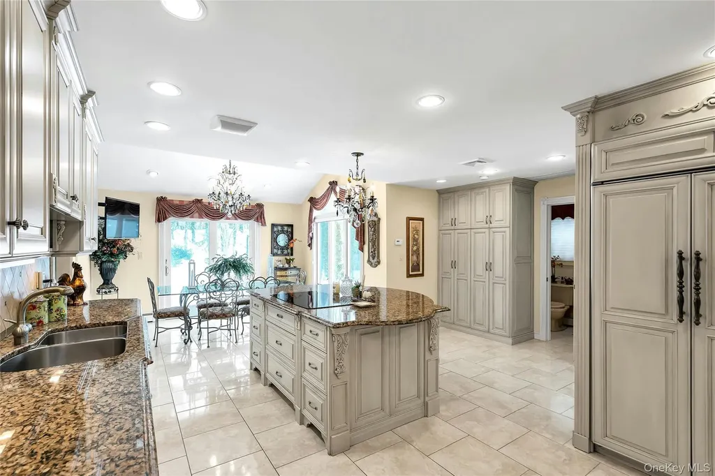 7 Albertson Lane Old Westbury NY 11568