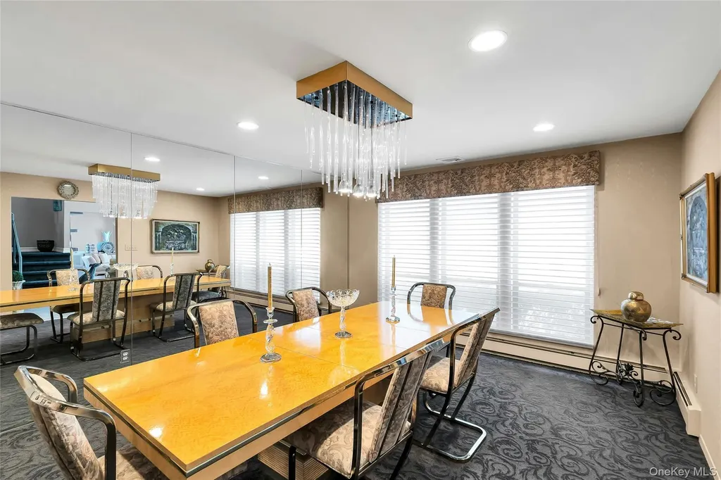 7 Albertson Lane Old Westbury NY 11568