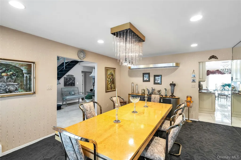 7 Albertson Lane Old Westbury NY 11568