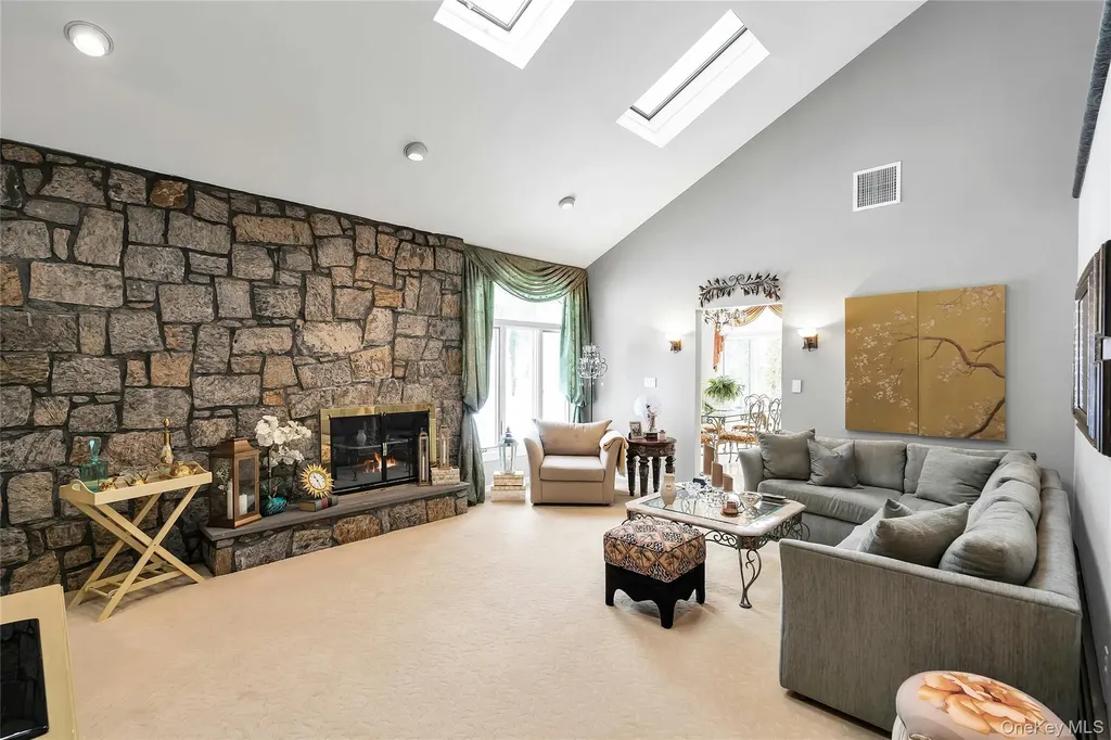 7 Albertson Lane Old Westbury NY 11568