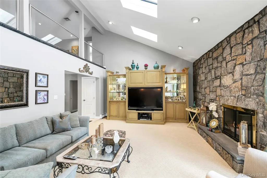 7 Albertson Lane Old Westbury NY 11568