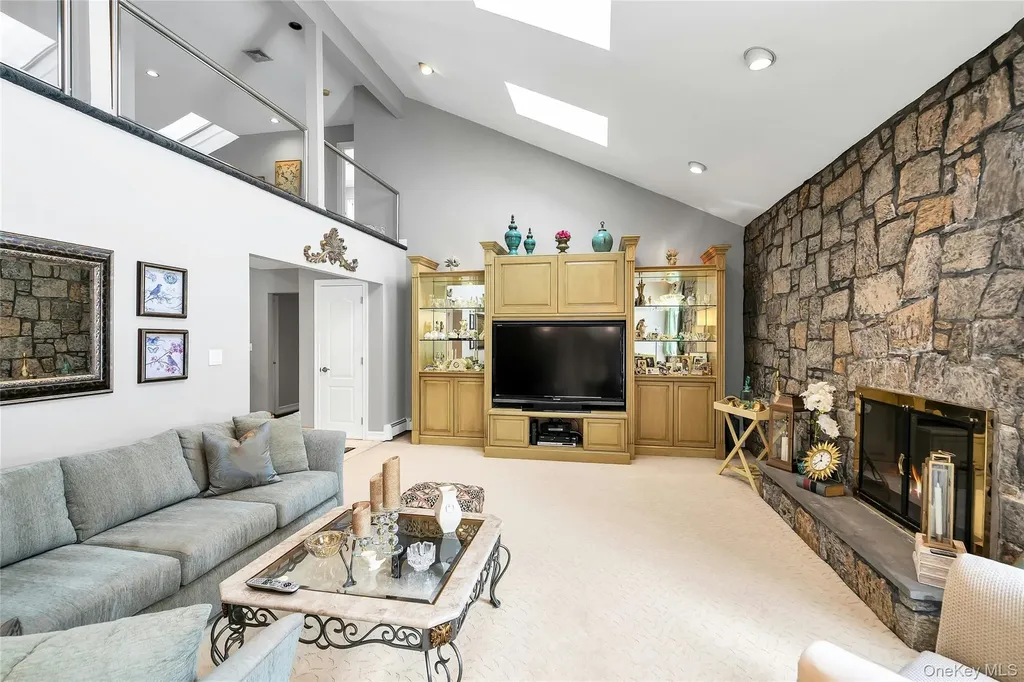 7 Albertson Lane Old Westbury NY 11568