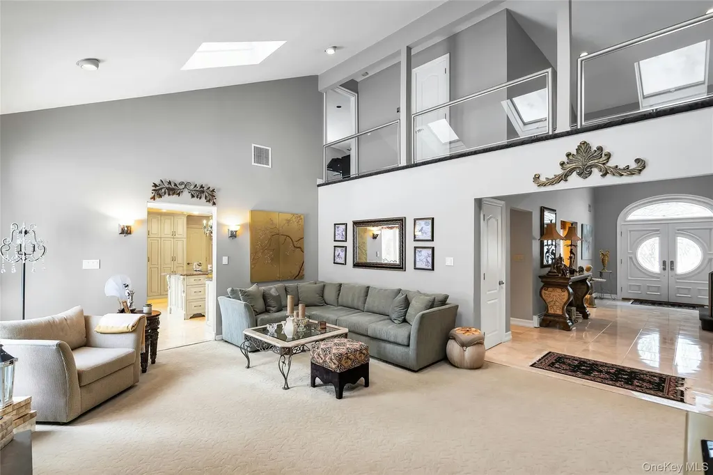 7 Albertson Lane Old Westbury NY 11568