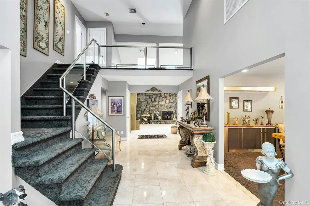 7 Albertson Lane Old Westbury NY 11568