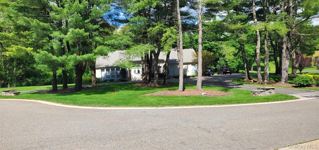 7 Albertson Lane Old Westbury NY 11568