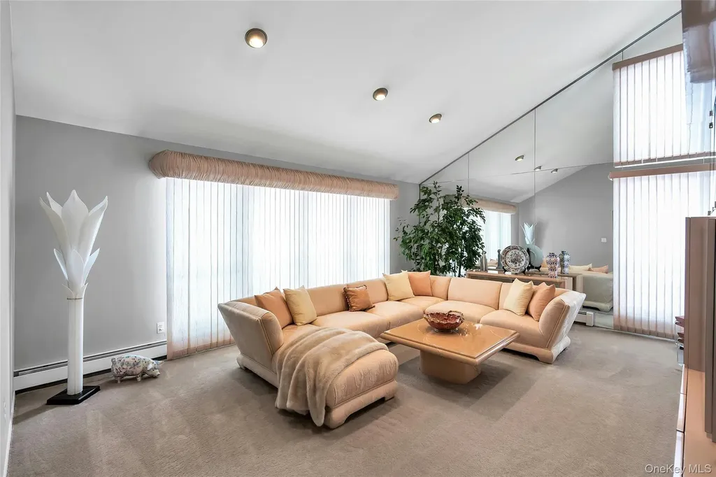 7 Albertson Lane Old Westbury NY 11568