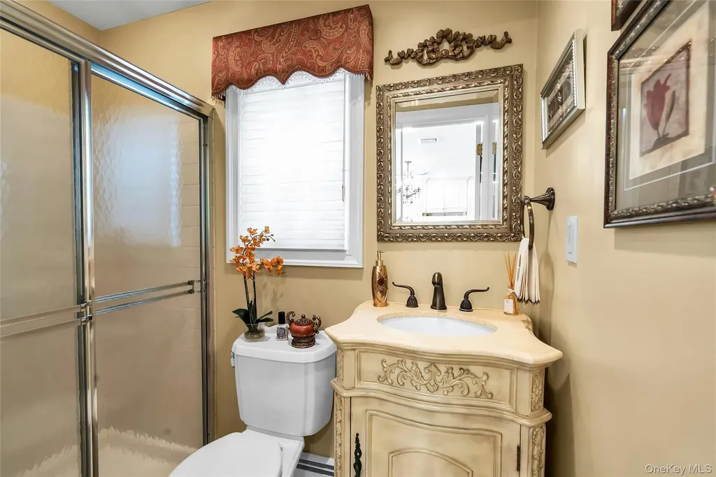 7 Albertson Lane Old Westbury NY 11568