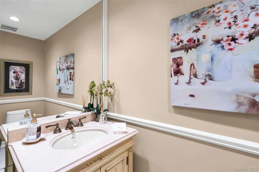 7 Albertson Lane Old Westbury NY 11568