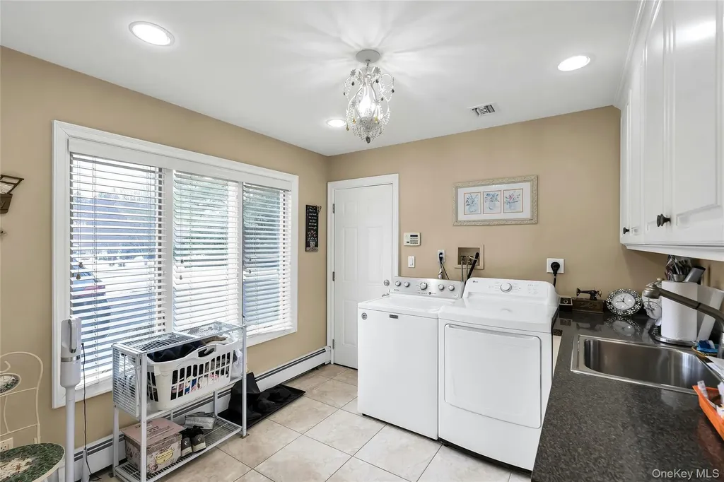 7 Albertson Lane Old Westbury NY 11568