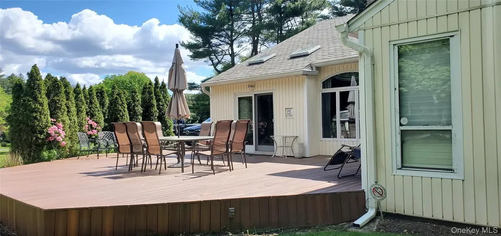7 Albertson Lane Old Westbury NY 11568