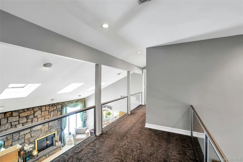 7 Albertson Lane Old Westbury NY 11568