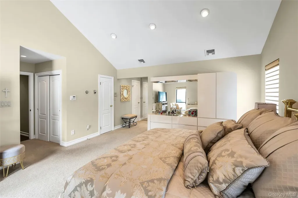 7 Albertson Lane Old Westbury NY 11568