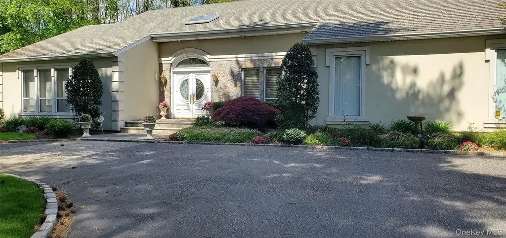 7 Albertson Lane Old Westbury NY 11568