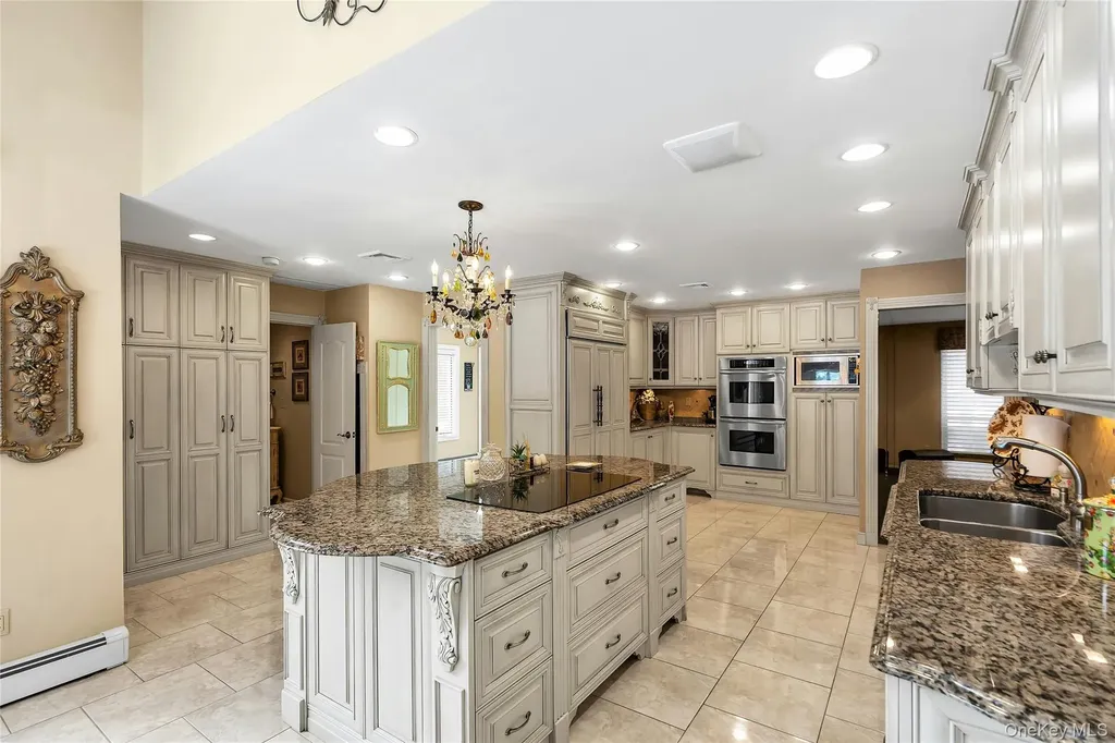 7 Albertson Lane Old Westbury NY 11568