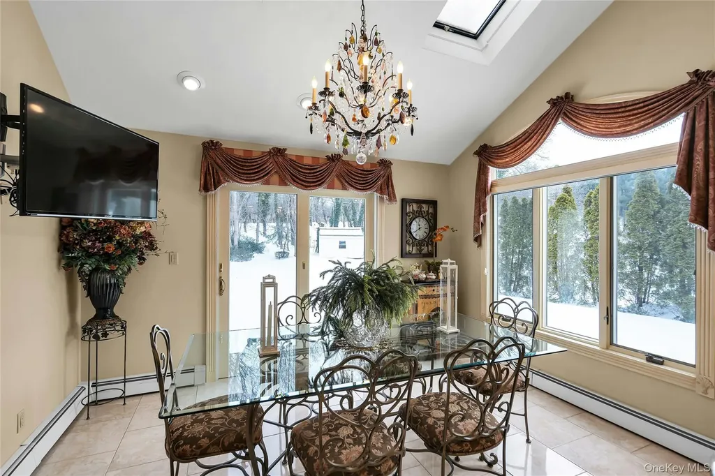 7 Albertson Lane Old Westbury NY 11568