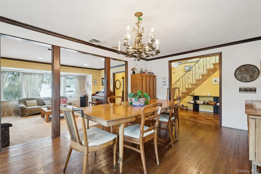 10 Sarah Drive Dix Hills NY 11746