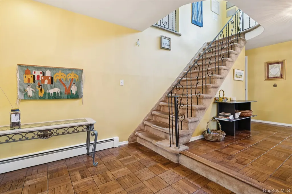 10 Sarah Drive Dix Hills NY 11746