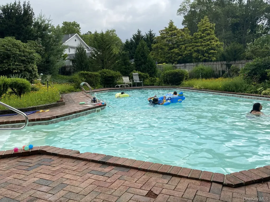 10 Sarah Drive Dix Hills NY 11746