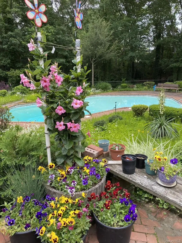 10 Sarah Drive Dix Hills NY 11746