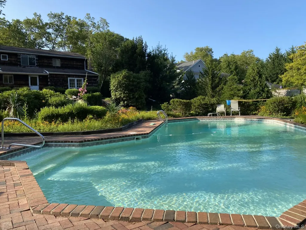 10 Sarah Drive Dix Hills NY 11746