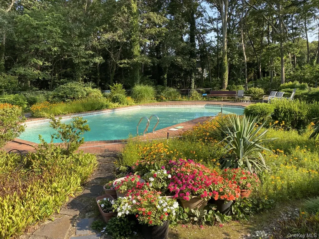 10 Sarah Drive Dix Hills NY 11746