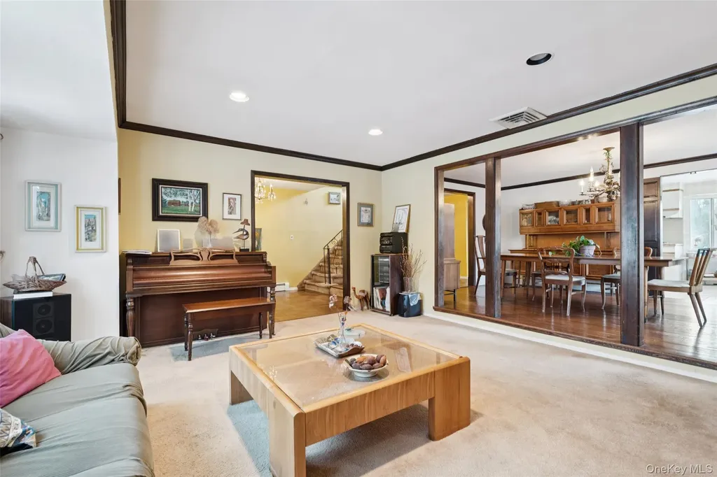 10 Sarah Drive Dix Hills NY 11746