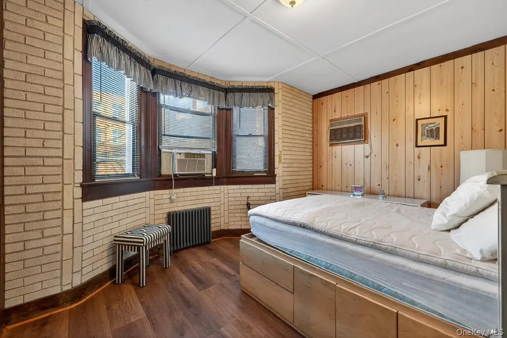 7748 74th Street Glendale NY 11385