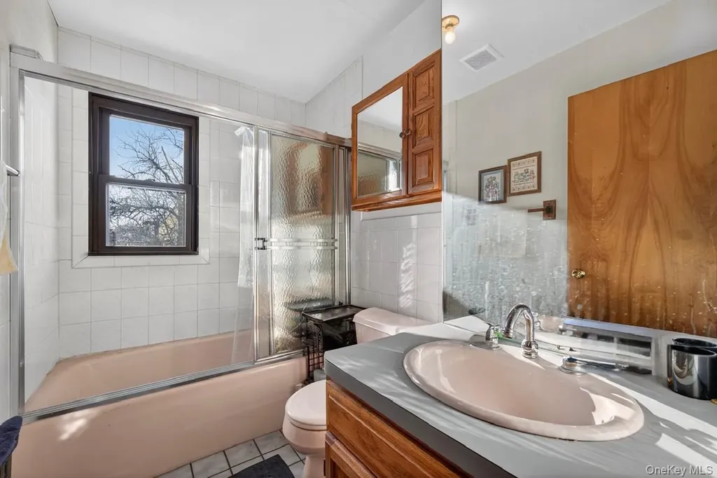 7748 74th Street Glendale NY 11385