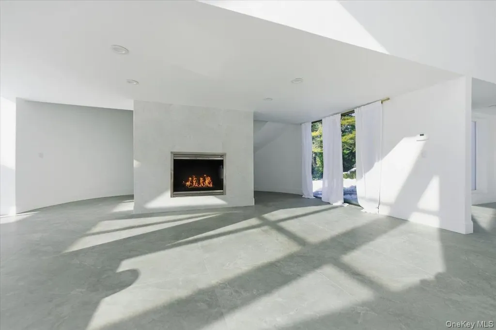 454 E Shore Road Great Neck NY 11024