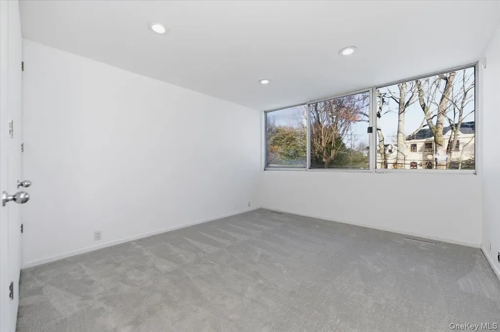 454 E Shore Road Great Neck NY 11024