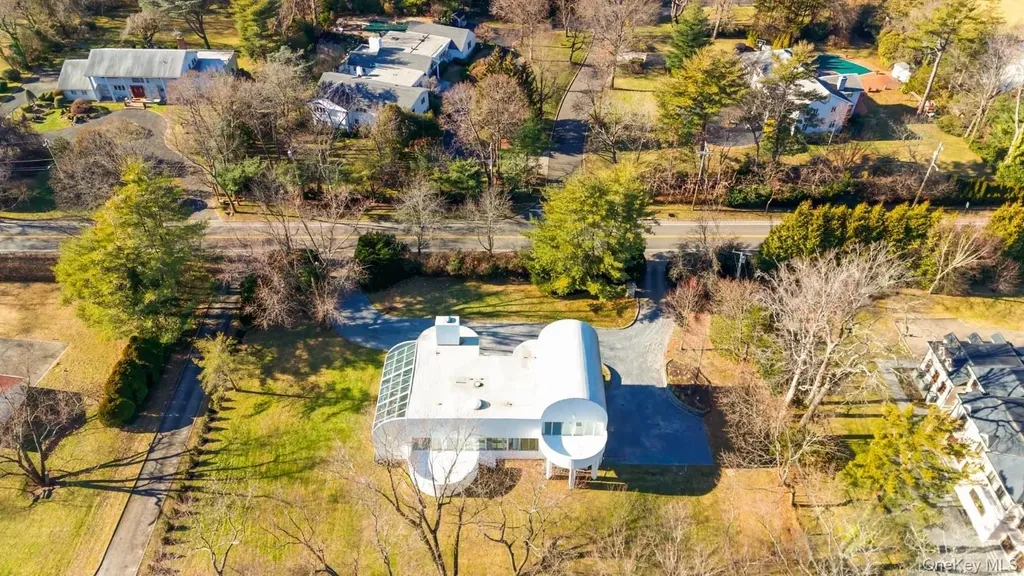 454 E Shore Road Great Neck NY 11024