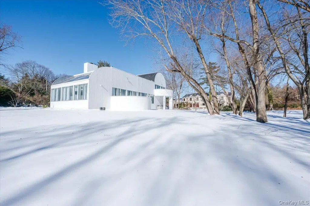 454 E Shore Road Great Neck NY 11024