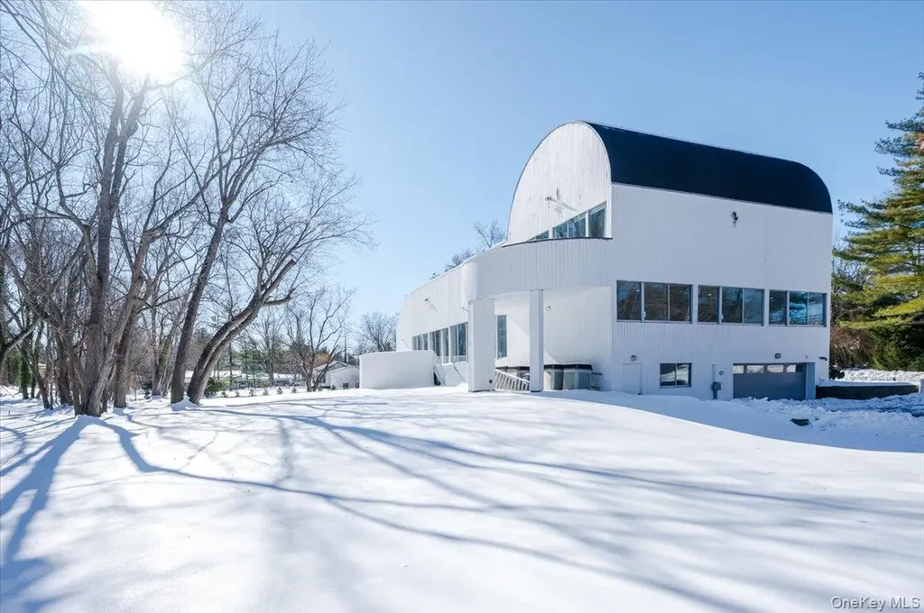 454 E Shore Road Great Neck NY 11024