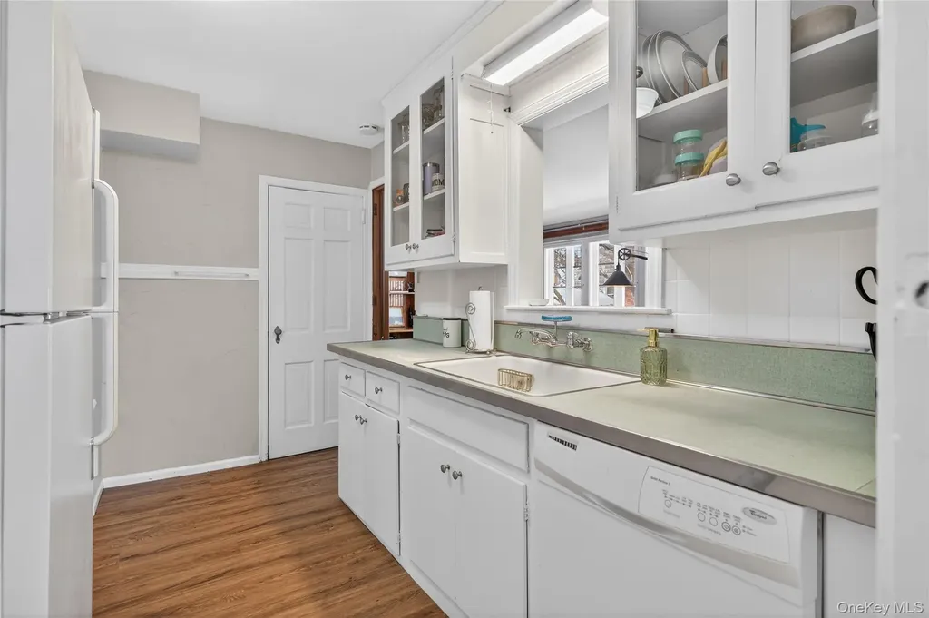 29 Babylon Turnpike Merrick NY 11566