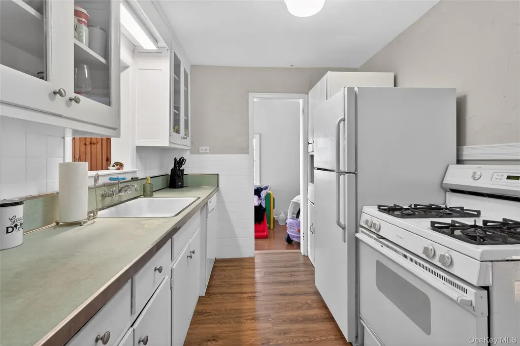 29 Babylon Turnpike Merrick NY 11566