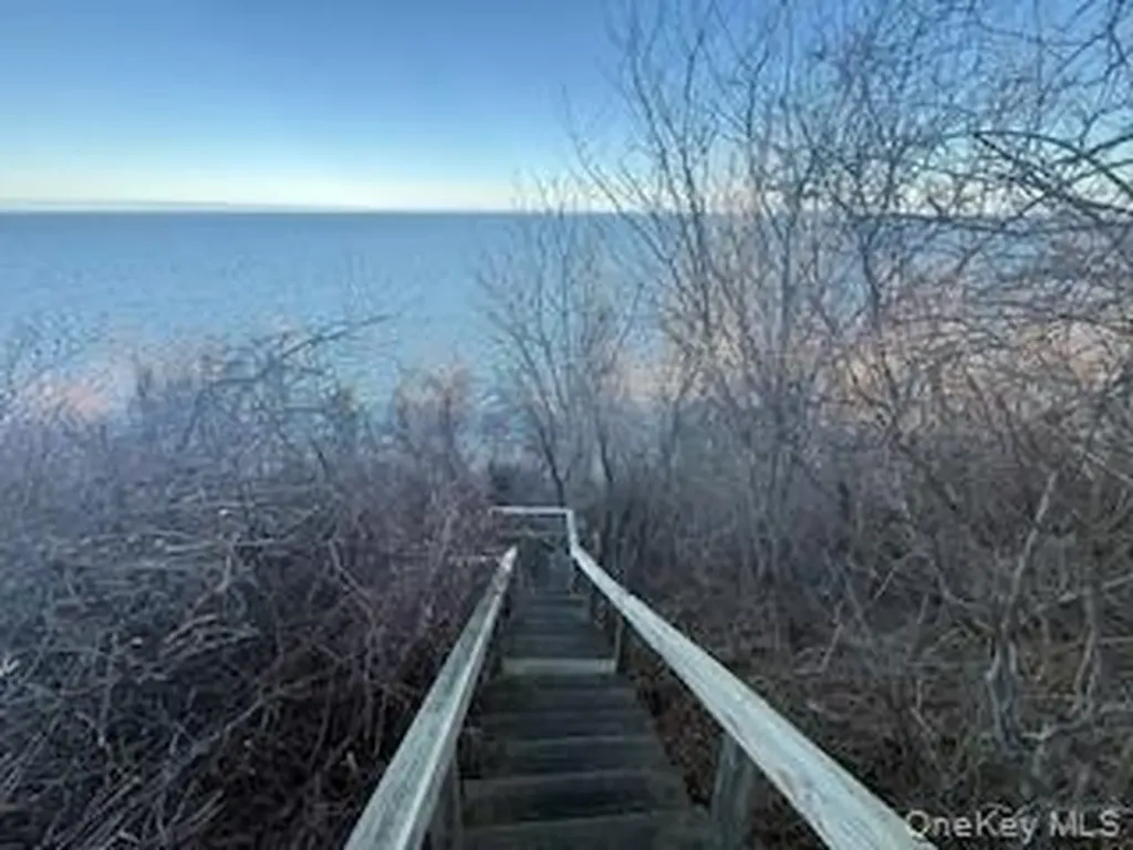 136 Beach Road Wading River NY 11792