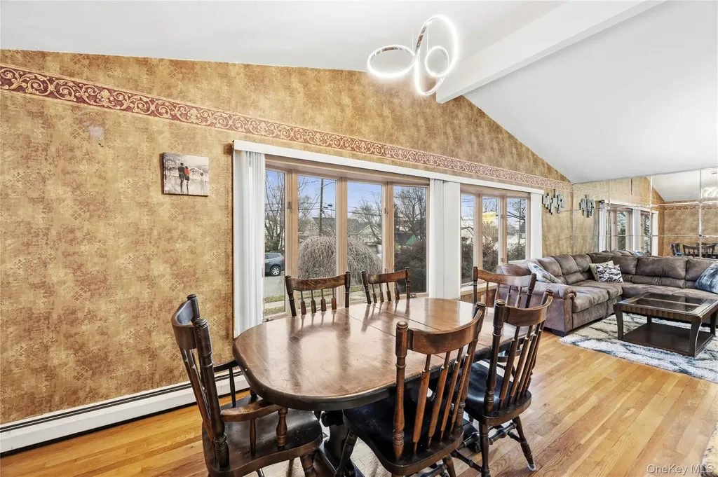 2582 Centre Avenue Bellmore NY 11710