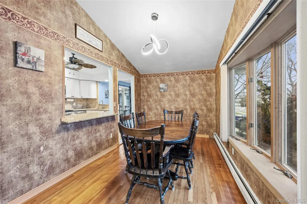 2582 Centre Avenue Bellmore NY 11710
