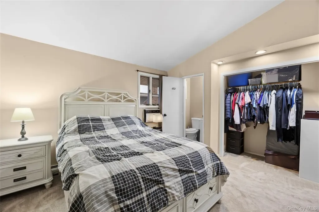 2582 Centre Avenue Bellmore NY 11710