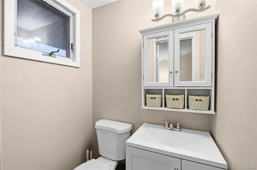 2582 Centre Avenue Bellmore NY 11710