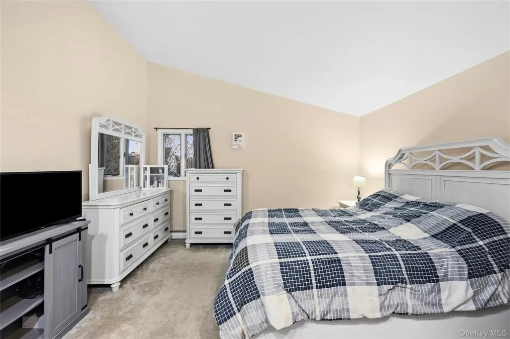 2582 Centre Avenue Bellmore NY 11710
