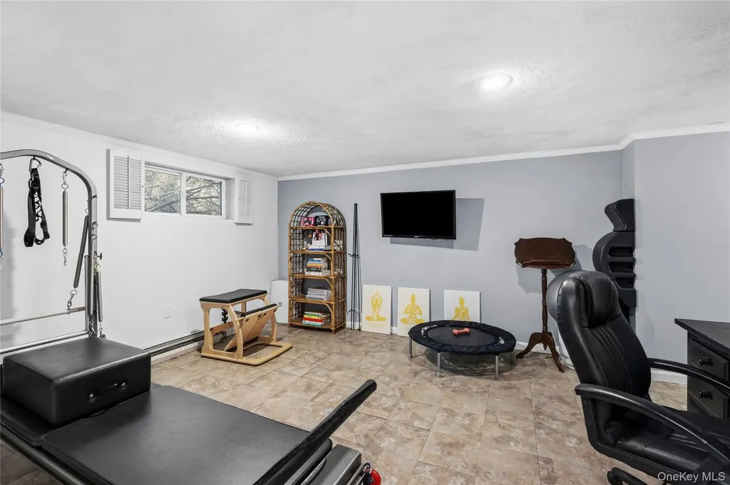 2582 Centre Avenue Bellmore NY 11710