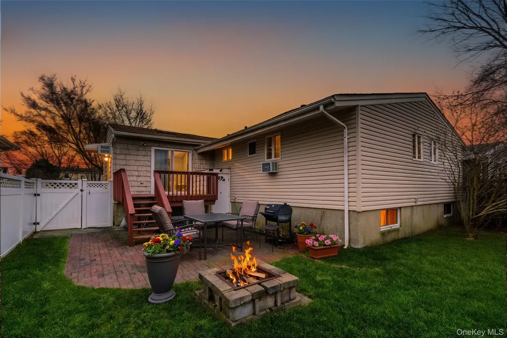 2582 Centre Avenue Bellmore NY 11710