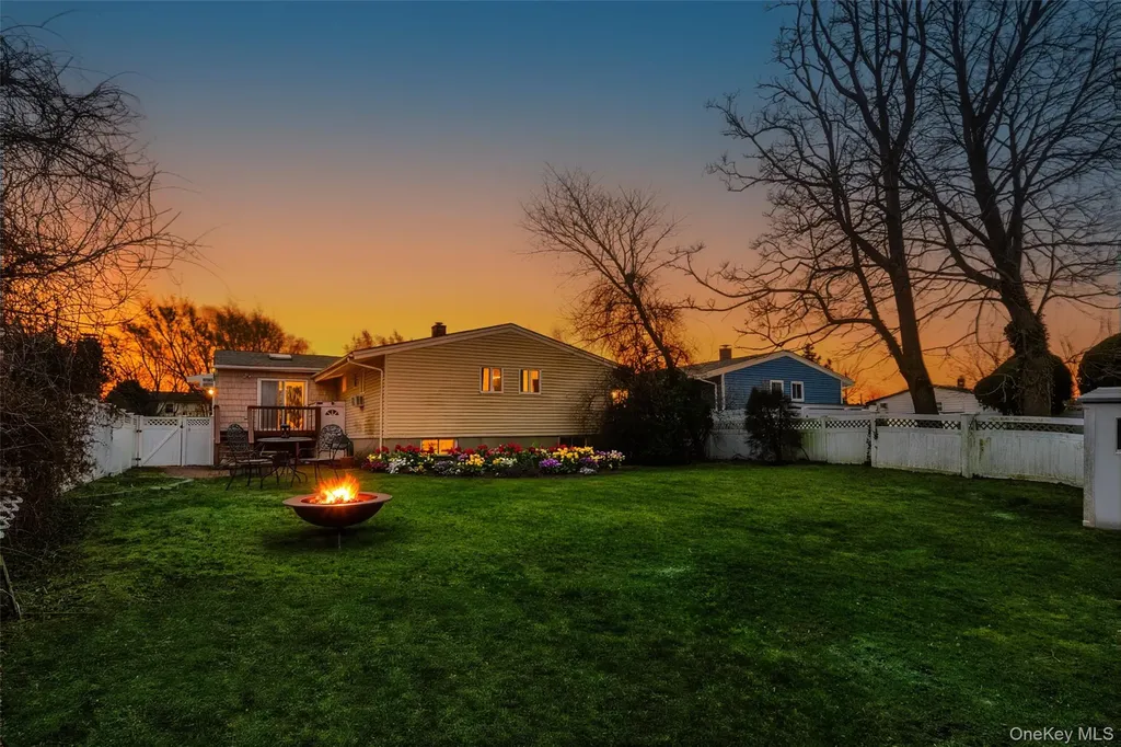 2582 Centre Avenue Bellmore NY 11710