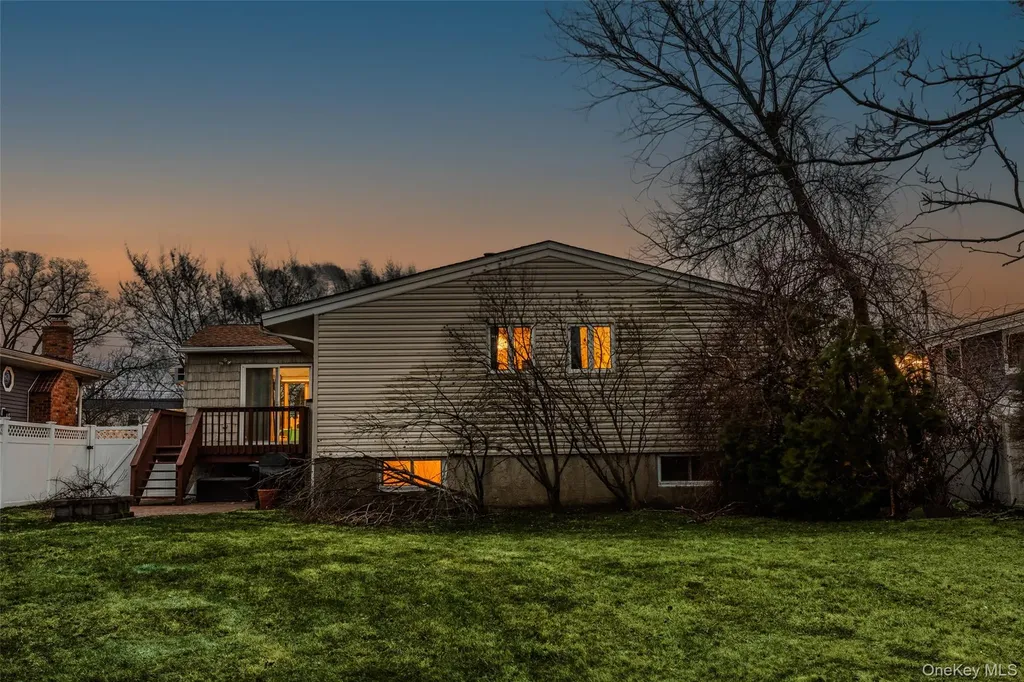 2582 Centre Avenue Bellmore NY 11710