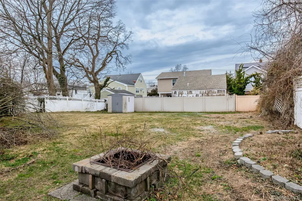 2582 Centre Avenue Bellmore NY 11710