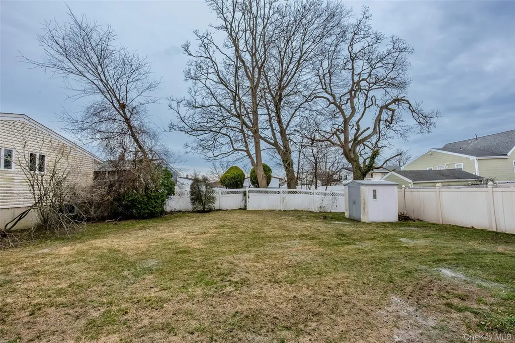 2582 Centre Avenue Bellmore NY 11710