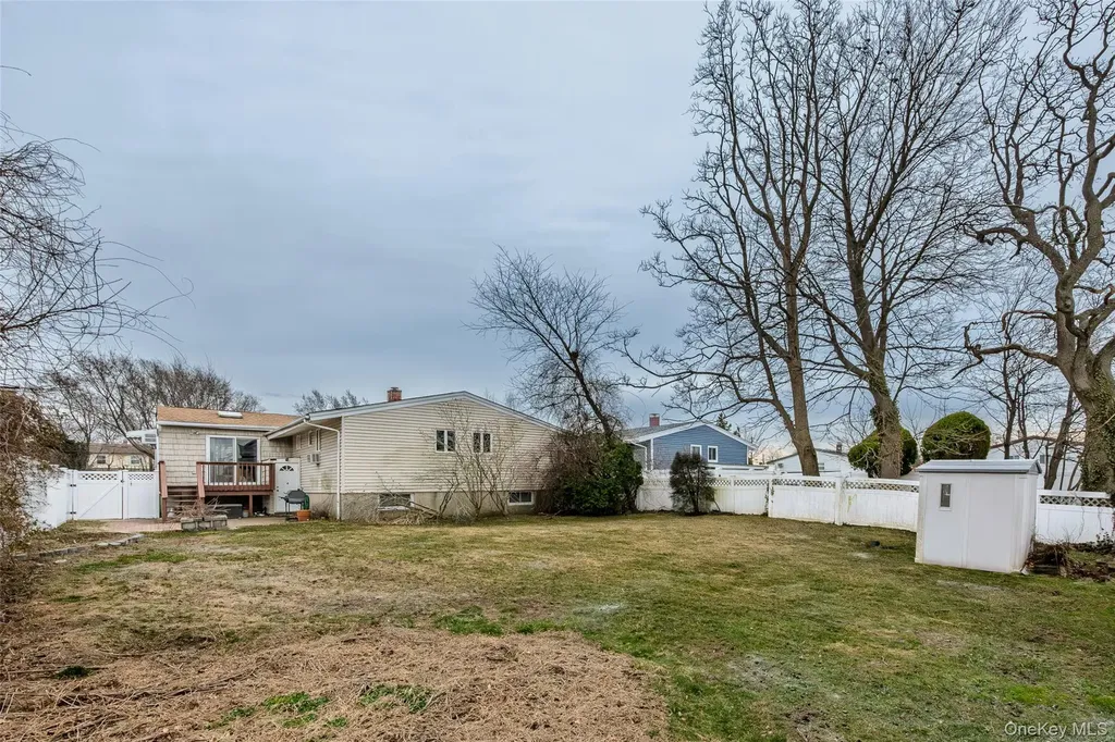 2582 Centre Avenue Bellmore NY 11710